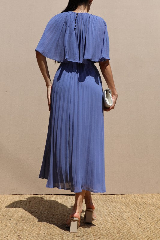 Vestido plisado con mangas